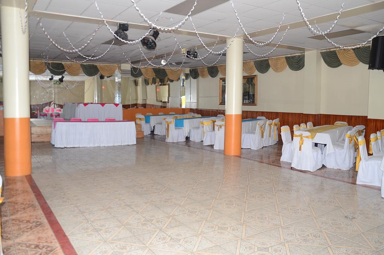 Hotel Real Madrid Riobamba Zewnętrze zdjęcie