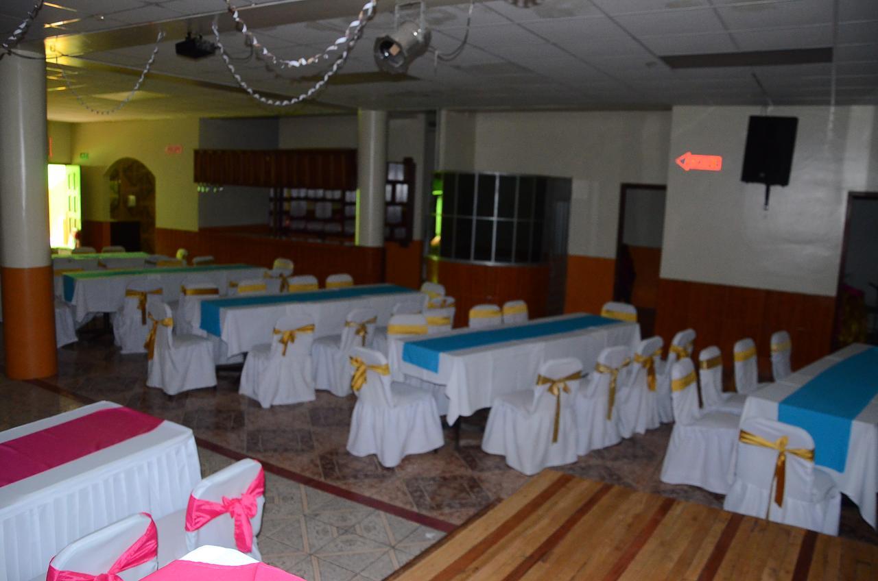 Hotel Real Madrid Riobamba Zewnętrze zdjęcie