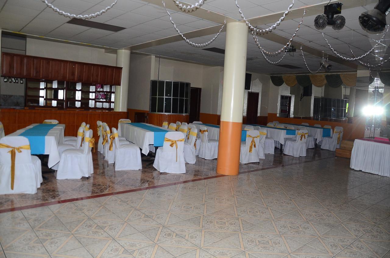 Hotel Real Madrid Riobamba Zewnętrze zdjęcie