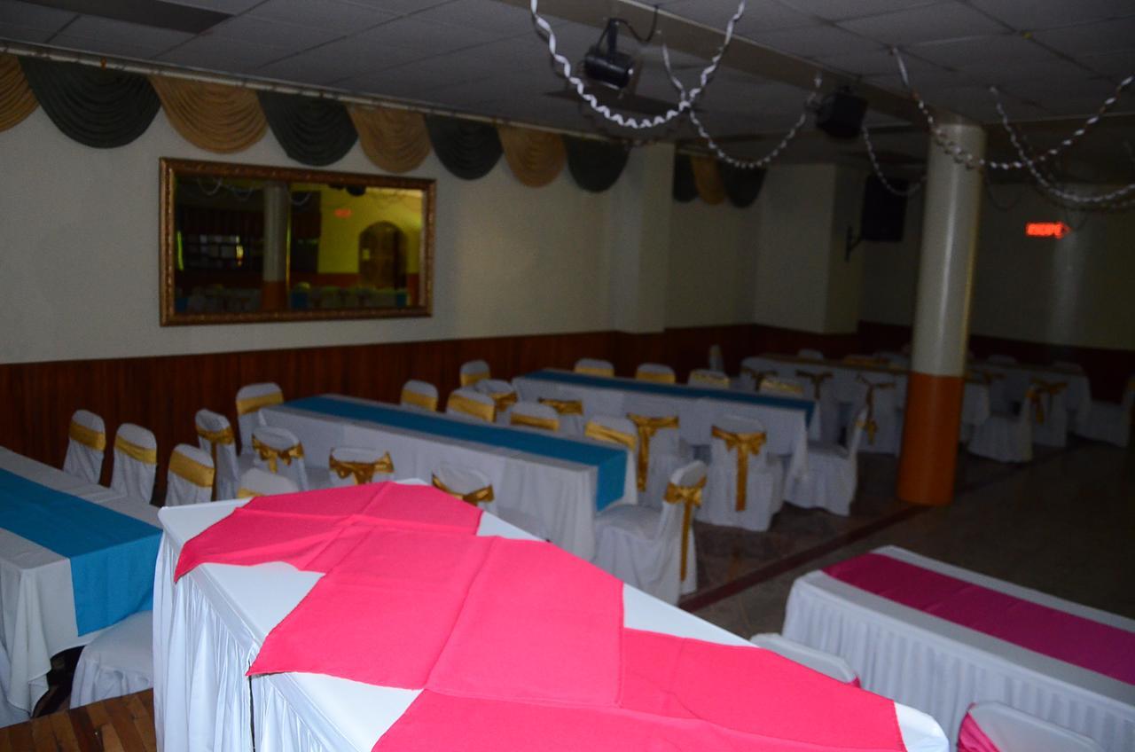 Hotel Real Madrid Riobamba Zewnętrze zdjęcie
