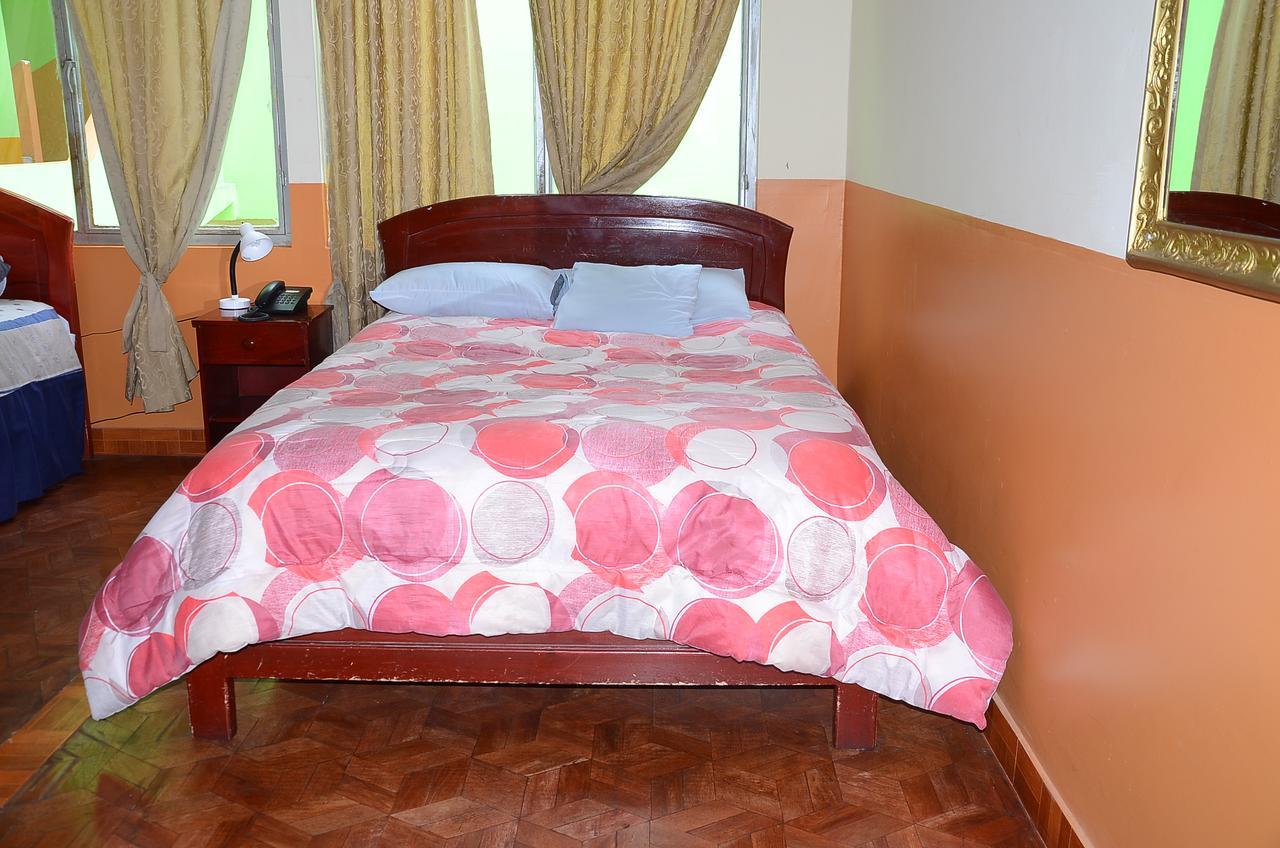 Hotel Real Madrid Riobamba Zewnętrze zdjęcie